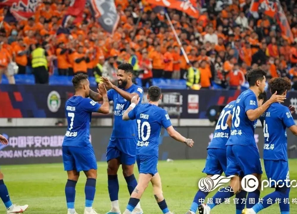 Nicolae-Stanciu-continua-sa-faca-show-in