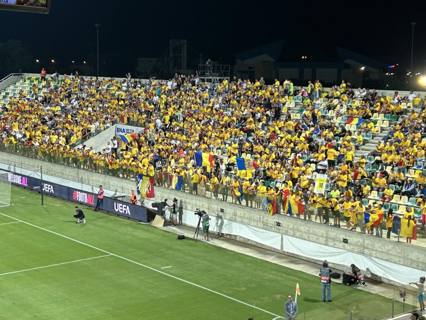 „Acest-lucru-nu-e-in-regula.-Ce-ar-fi-fost-obligati-fanii-romani-sa-faca-la-intrarea-pe-stadion-la-meciul-Cipru-Romania-0-3.-A-ajuns-si-la-TV-situatia-ingrata-1400x1050.jpeg