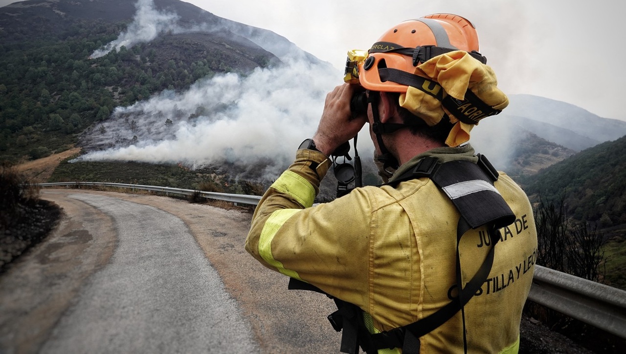 „Am-fost-furios-cand-am-vazut-conditiile-pompierilor.-Fotbalistul-a-ajutat-la-stingerea-incendiilor-devastatoare-dar-a-descoperit-dezastrul-ascuns-in-Muntenegru.jpg
