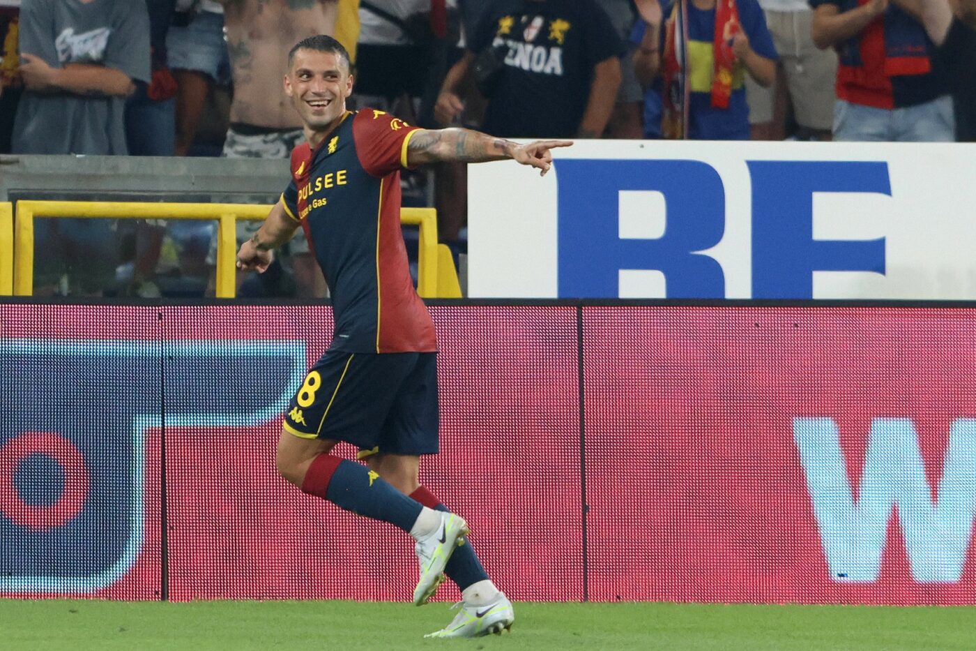 „E-ultimul-care-pleaca.-Patrick-Vieira-a-vazut-multi-fotbalisti-de-top-dar-Nicolae-Stanciu-l-a-cucerit-iremediabil-1400x933.jpg