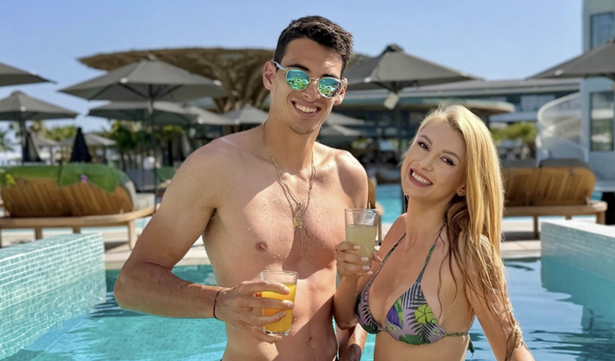 Andreea-Balan-e-mai-rasfatata-ca-oricand-de-iubitul-ei-tenismen.-Imagini-cu-frumoasa-cantareata-in-costum-de-baie-la-piscina-alaturi-de-Victor-Cornea-e1755170944777.png
