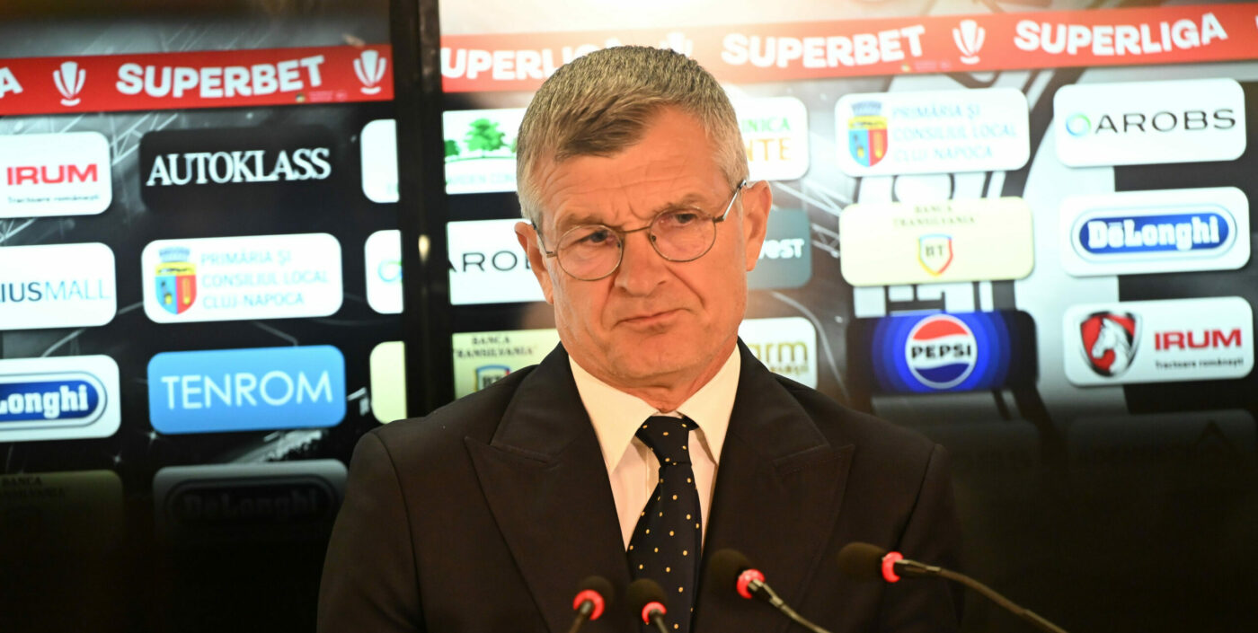 Calmul Ioan Ovidiu Sabău a schimbat foaia cu jucătorii lui de la U Cluj: „Nu se poate juca din amintiri! Dacă nu înțeleg, vor avea o problemă”. EXCLUSIV