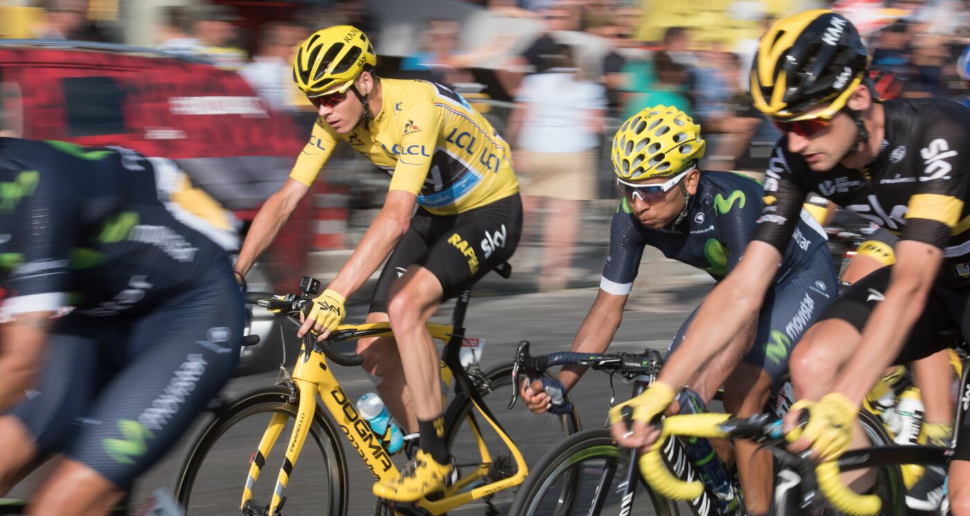 Chris Froome, dus de urgență cu elicopterul la spital după ce a fost implicat într-un accident