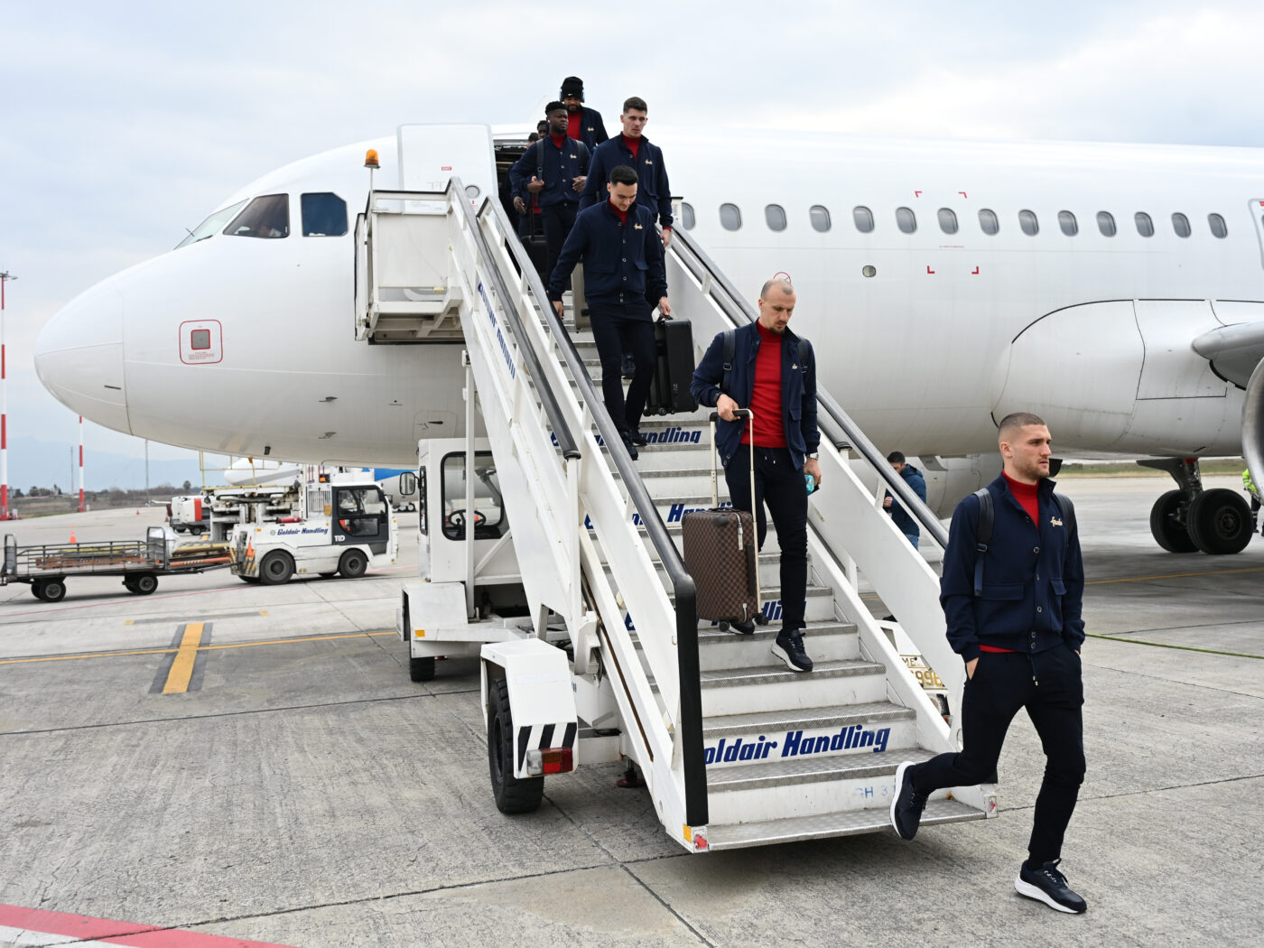 Confortul-vedetelor-FCSB-cu-cheltuiala-se-tine-Suma-exorbitanta-pe-care-Gigi-Becali-o-plateste-pentru-charterul-cu-care-isi-duce-fotbalistii-in-Scotia-1400x1050.jpg