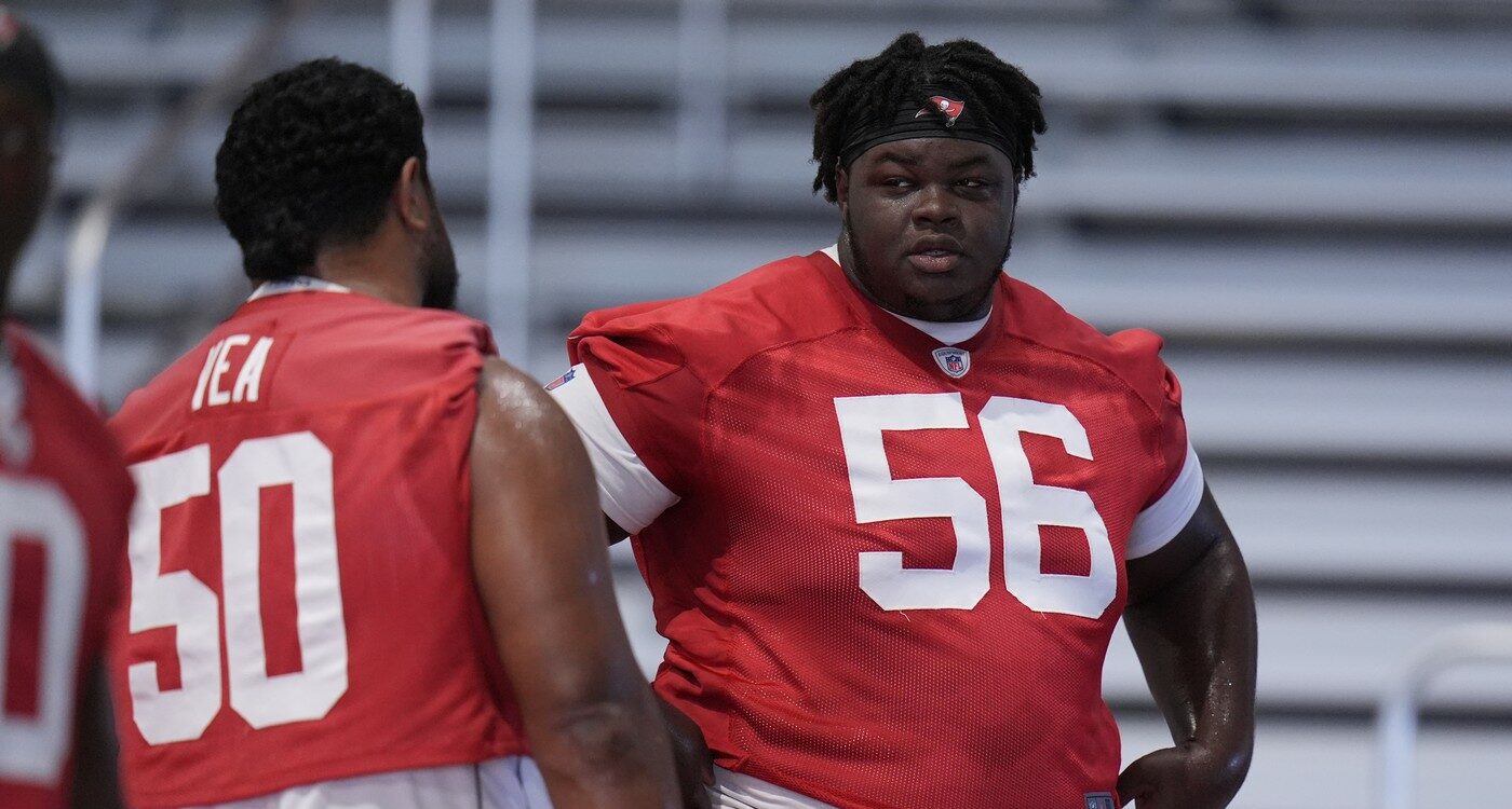 L-au cântărit și l-au dat afară! Un jucător din NFL a devenit cel mai gras fotbalist din istorie după ce a atins greutatea de 210 kilograme
