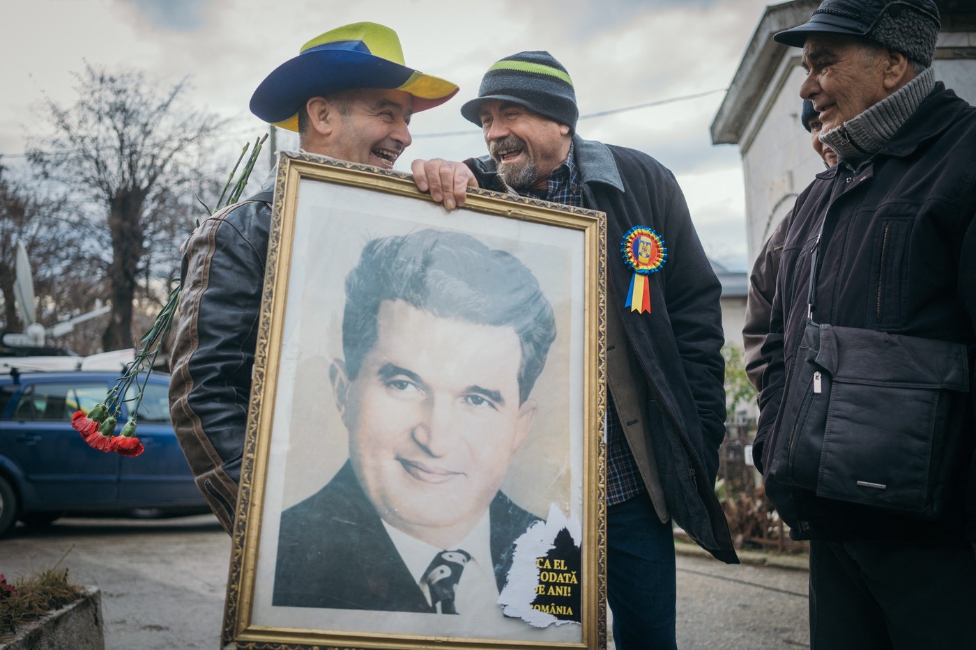 Nicolae Ceaușescu i-a premiat cum se cuvine pe medaliații României. Câți bani au făcut din aprobările pentru mașini și televizoare color campionii care le-au vândut