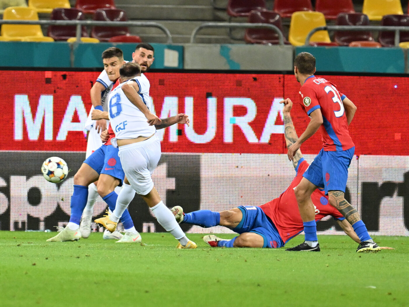 O-noua-bataie-de-cap-pentru-FCSB-„Daca-iti-arat-piciorul…-1400x1050.jpg
