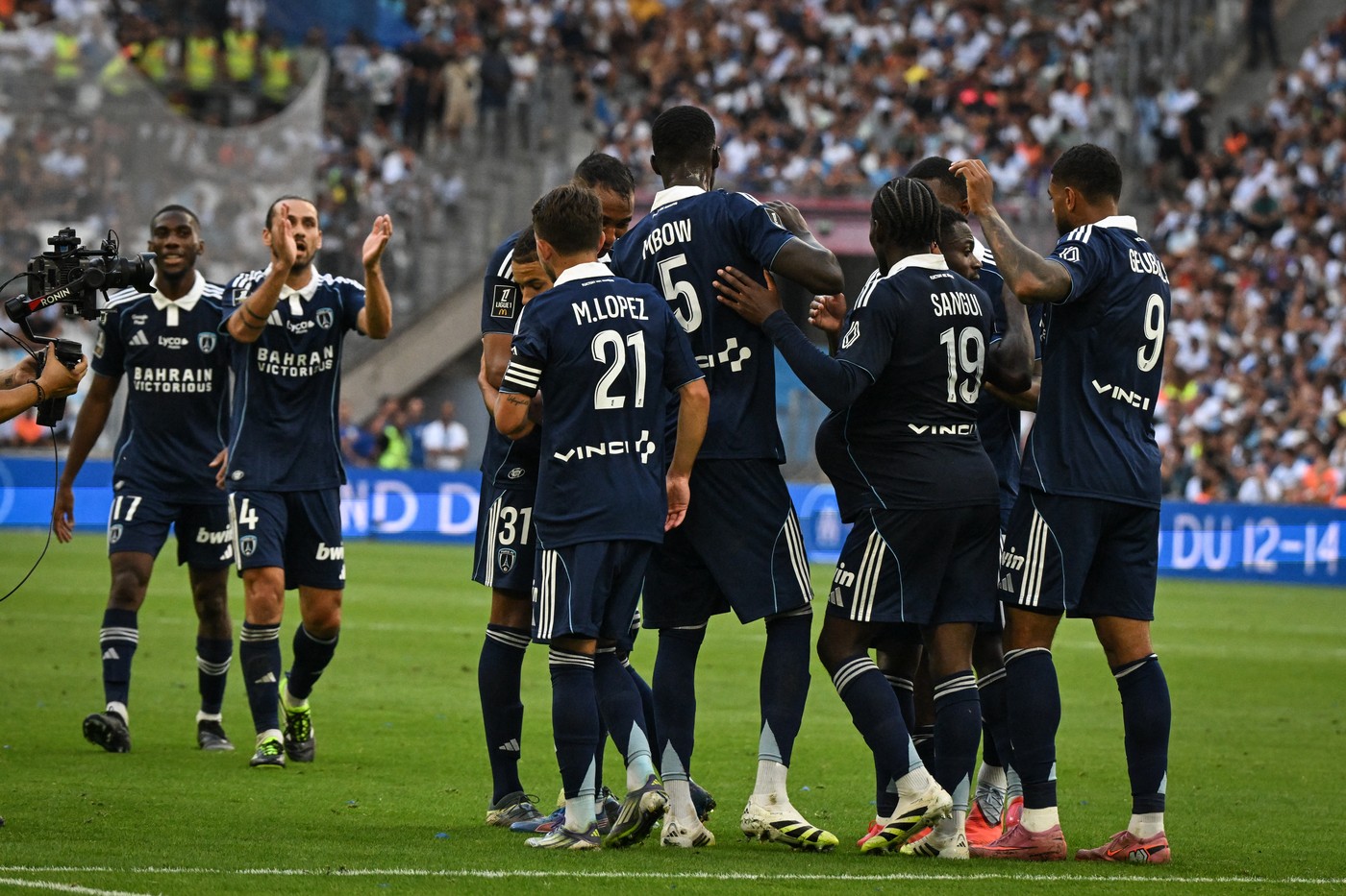 Oferta-de-la-Paris-de-20.000.000-de-euro-inainte-de-FCSB-–-Feyenoord.jpg