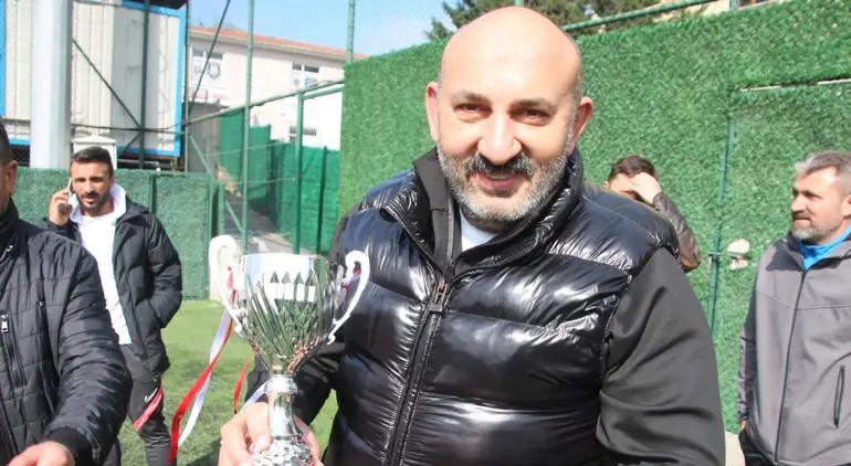 Preşedintele clubului de fotbal a murit după ce fost împuşcat în cap într-o cafenea