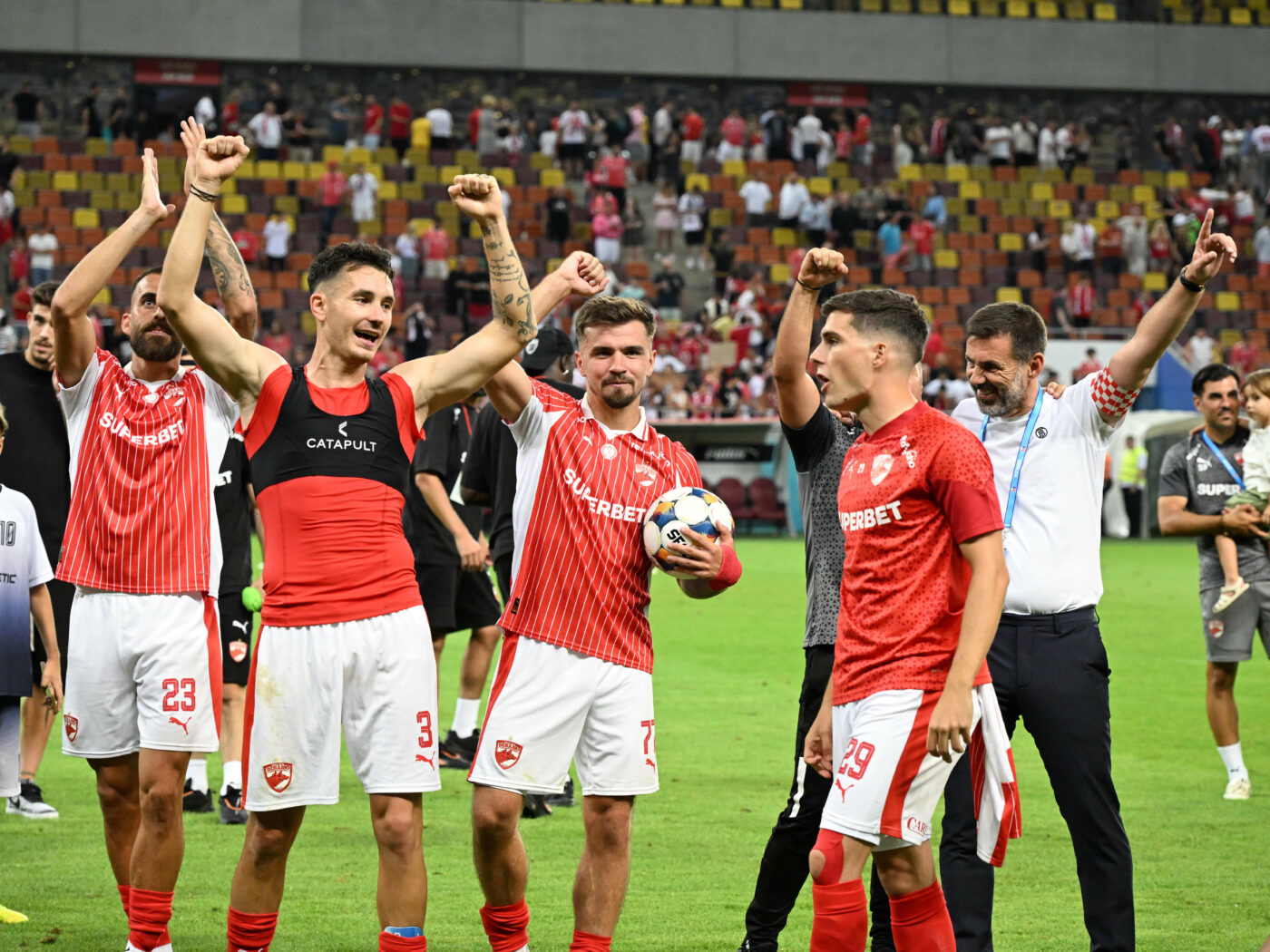 Prime de 500.000 de euro pentru fotbaliştii lui Dinamo dacă vor câştiga titlul în Superliga! Ce bonusuri au pentru Europa League şi Conference League