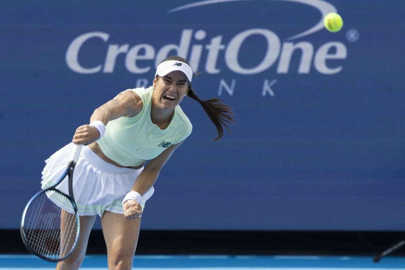 Sorana-Cirstea-pusa-oarecum-intr-o-situatie-umilitoare-a-rabufnit-si-le-a-dat-o-palma-Victorie-in-46-de-minute-cu-o-autoritate-zdrobitoare-1400x933.jpg