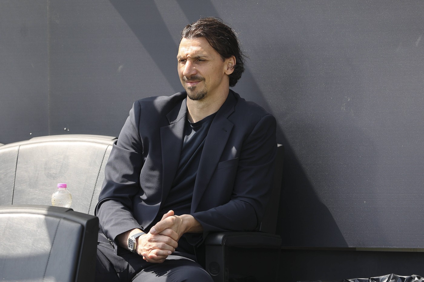 „O să te distrugem! Nu poți să faci asta”. Bărbatul care i-a spart nasul statuii lui Zlatan Ibrahimovic a rupt tăcerea