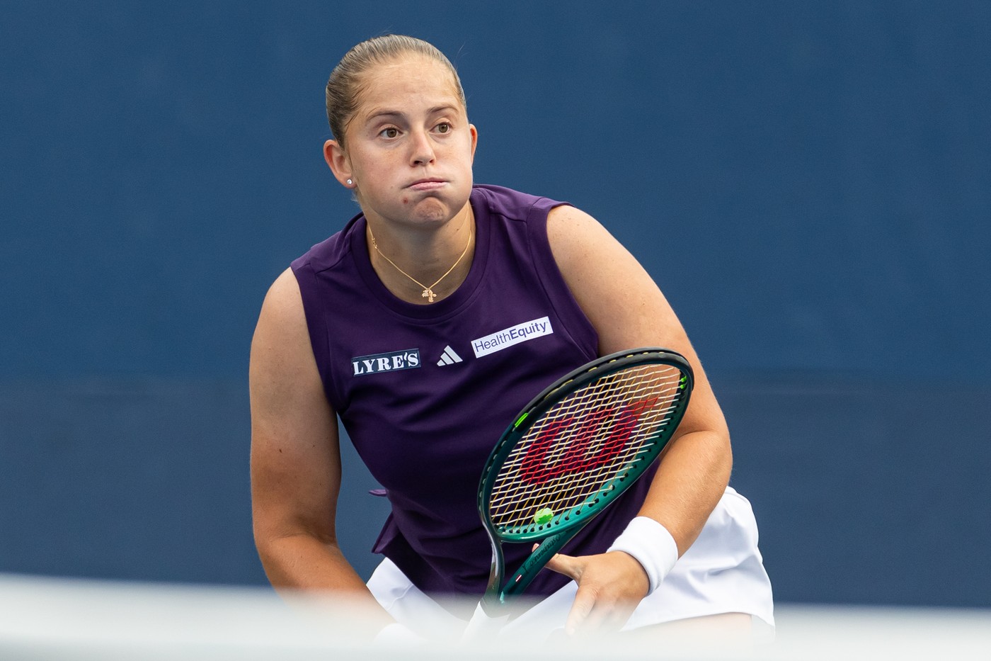 „Am-jignit-fara-sa-vreau.-Infumurata-Jelena-Ostapenko-si-a-turnat-cenusa-in-cap-dupa-ce-a-facut-o-gafa-mare-cat-tupeul-ei.jpg