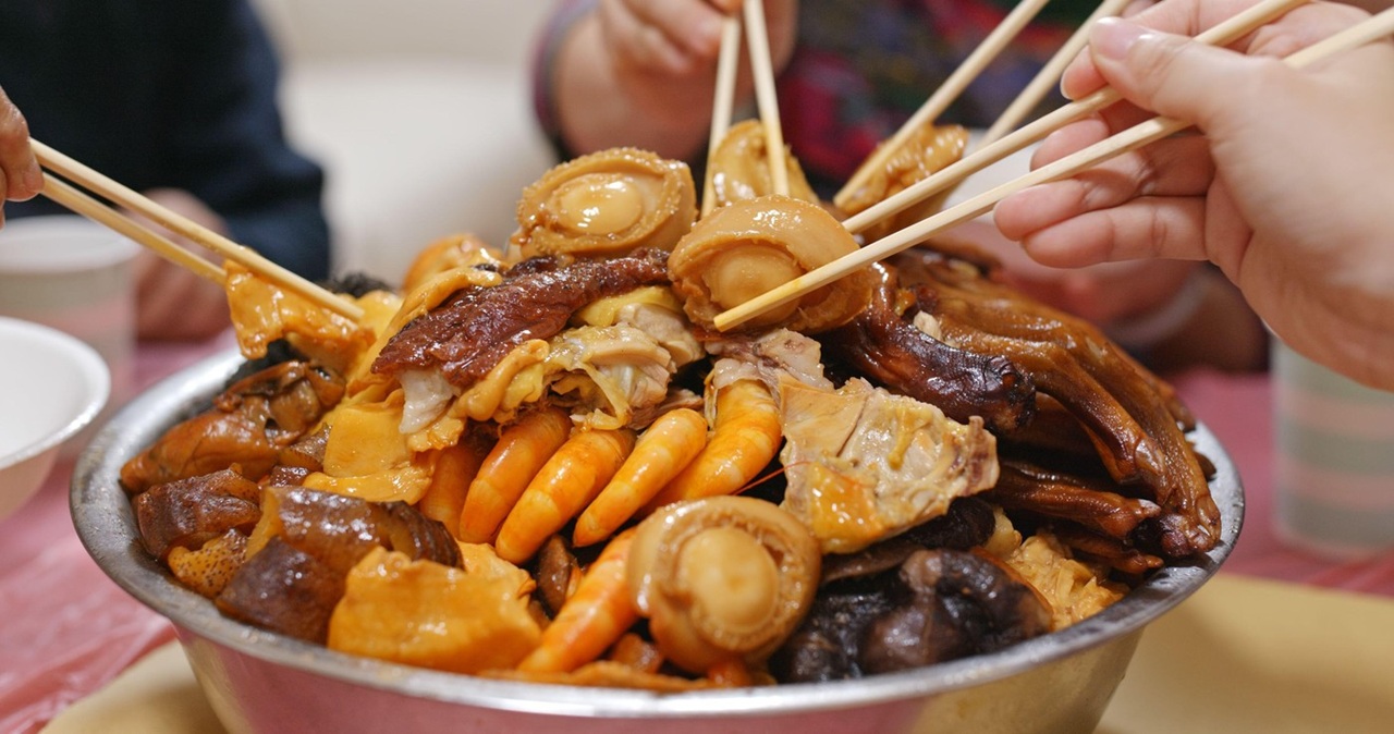 „Ce-naiba-e-asta.-Jucatoarea-de-tenis-din-SUA-a-ramas-socata-de-mancarea-din-China-si-de-cum-arata-„castravetele-de-mare.jpg