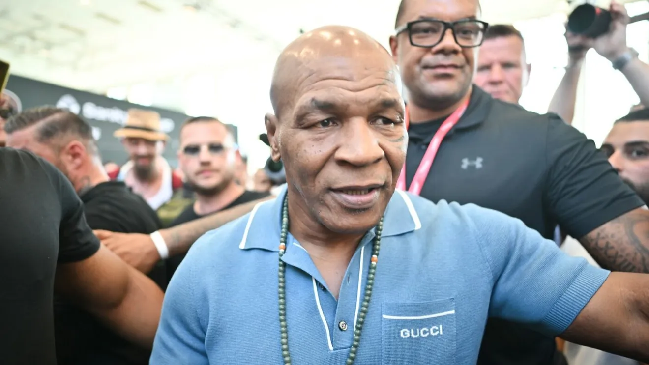 „E-in-pericol-sa-sufere-leziuni-grave-ale-creierului.-Mike-Tyson-se-expune-unui-risc-enorm-in-meciul-cu-Floyd-Mayweather.webp