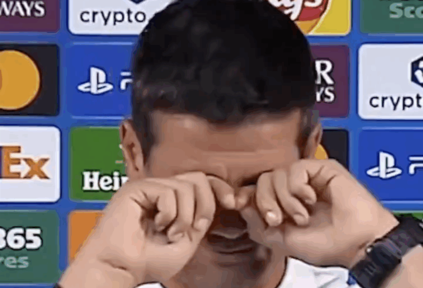 „Mi-au-dat-lacrimile22.-Cristi-Chivu-momentul-zilei-la-conferinta-de-presa-1400x955.png