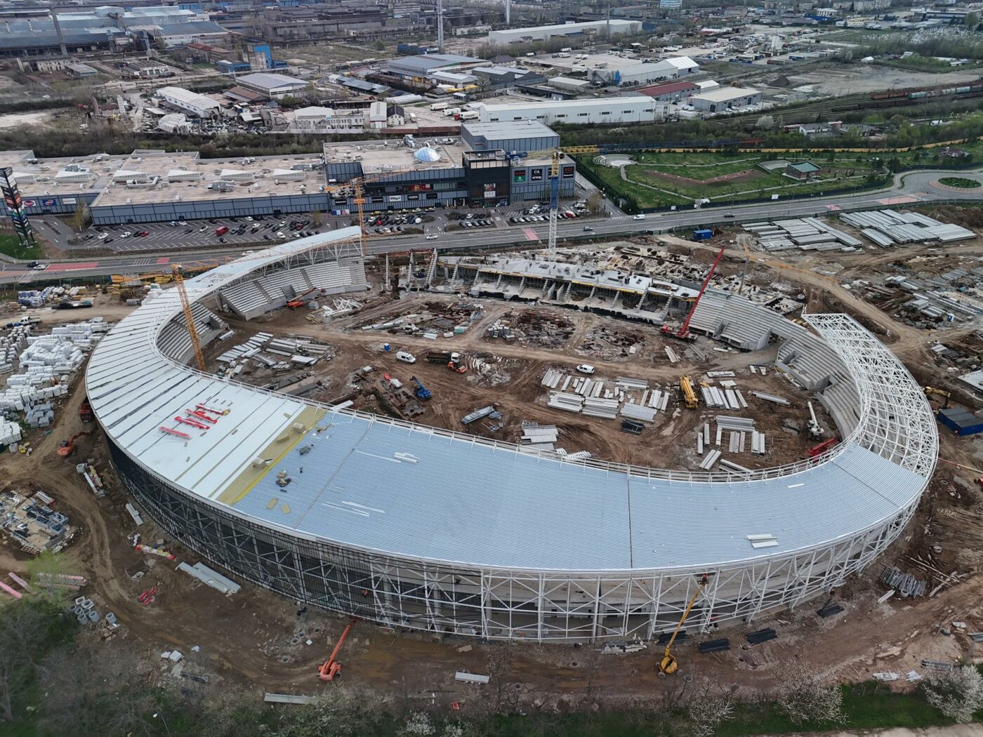 Anomalia-dintr-un-oras-istoric-al-Romaniei.-Stadion-nou-de-55.000.000-de-euro-langa-stadion-nou-de-16.000.000-de-euro-„A-ingropat-banii-romanilor--1400x1050.jpg
