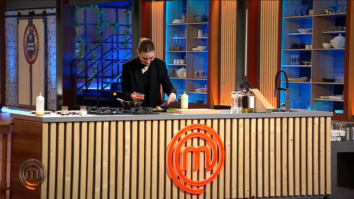 Apariție surpriză la Masterchef. Iubita fostului atacant de la FCSB, înscrisă chiar de jucător la emisiunea de la PRO TV