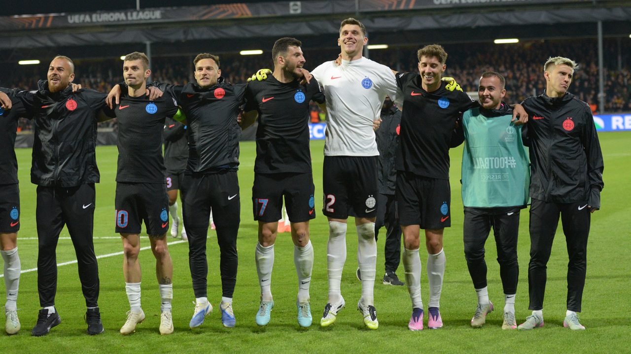 Ce-nu-s-a-vazut-la-TV.-Ce-au-facut-fanii-jucatorii-FCSB-si-ultrasii-campioanei-din-Olanda-imediat-dupa-meci.jpg