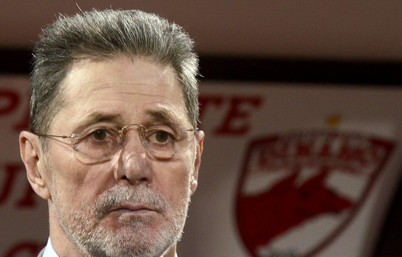 Ce se mai întâmplă cu legendarul Cornel Dinu, care a spus că își așteaptă sfârșitul. Lovit de depresie și izolat în casă, el a primit o vizită de suflet
