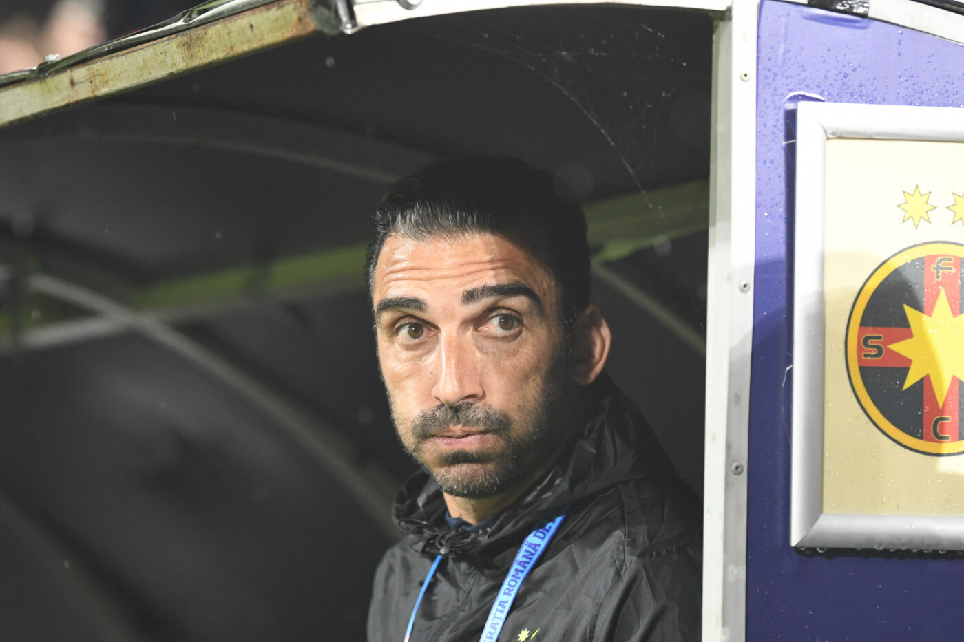 Elias-Charalambous-poate-fi-demis-de-la-FCSB-daca-pierde-cu-Go-Ahead-Eagles-dar-discursul-sau-nu-tradeaza-teama-„Asta-e-viata-eram-criticat-si-cand-am-luat-titlul-1400x933.jpg