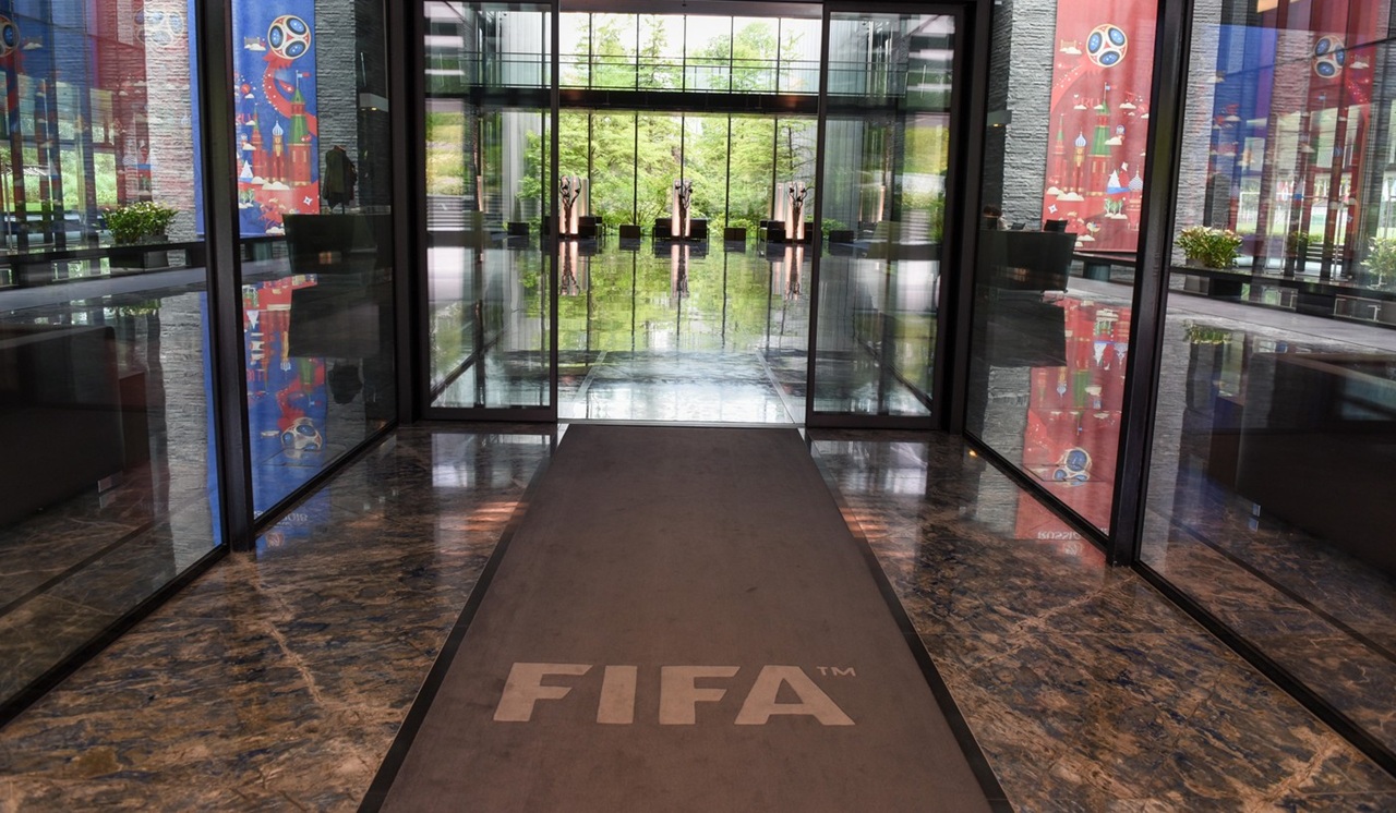FIFA nu i-a iertat pe români! Clubul din Superliga a primit interzis la transferuri
