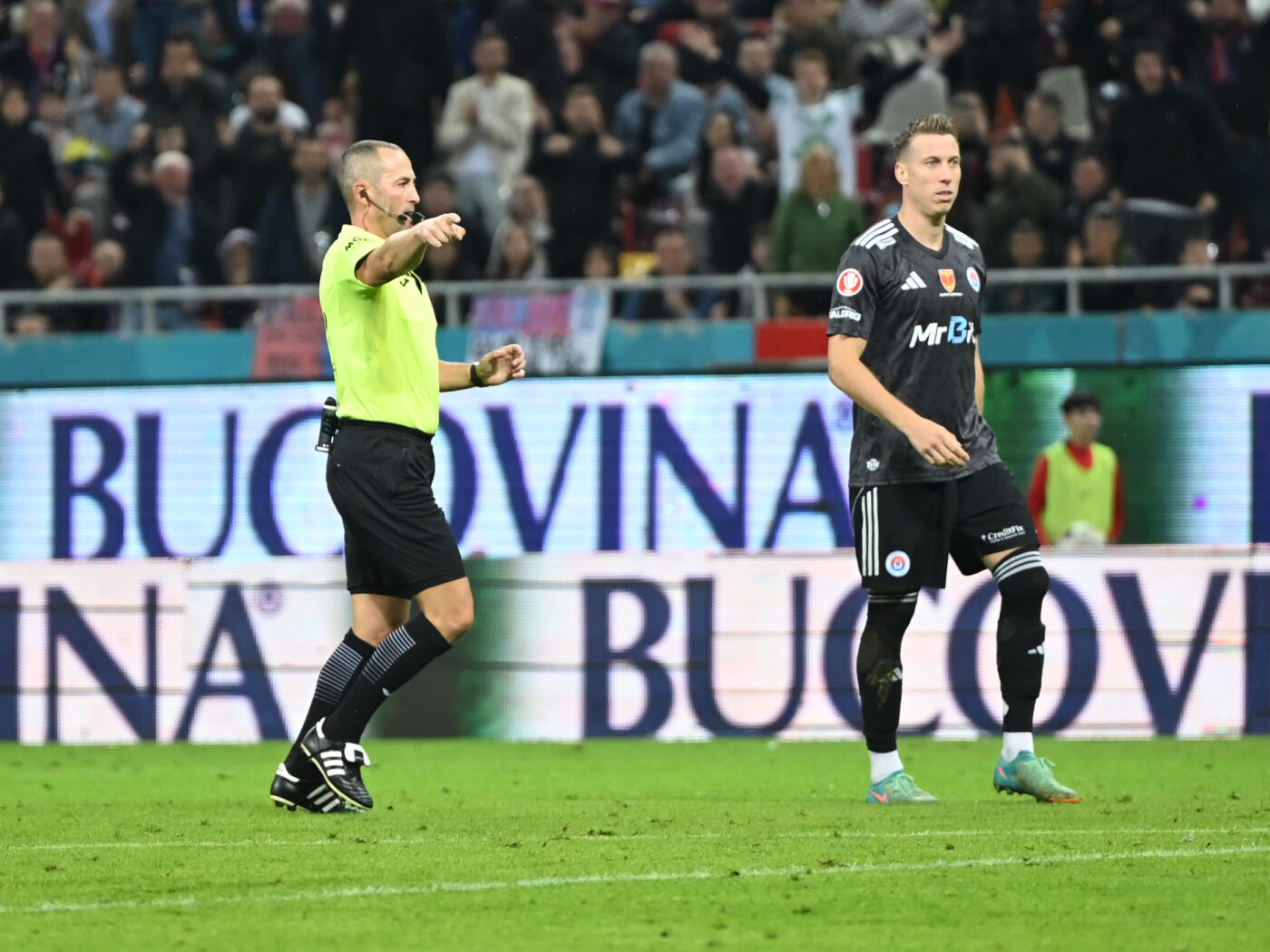 Fază cu scandal în FCSB – Oțelul. Campioana a cerut penalty