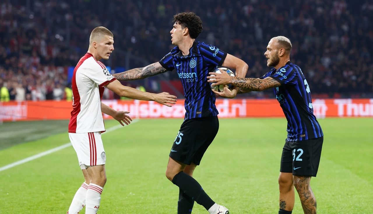 Fază de infarct pentru Chivu. Arbitrul Oliver a dat penalty pentru Inter și l-a anulat cu VAR, deși pe imagini nimic nu s-a văzut clar