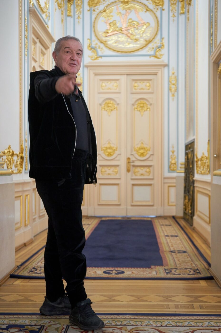 Gigi-Becali-a-intrat-in-direct-la-DigiSport-si-in-timpul-discutiei-cu-Ilie-Dumitrescu-a-luat-o-decizie-vitala-pentru-FCSB-„El-va-fi-930x1400.jpg