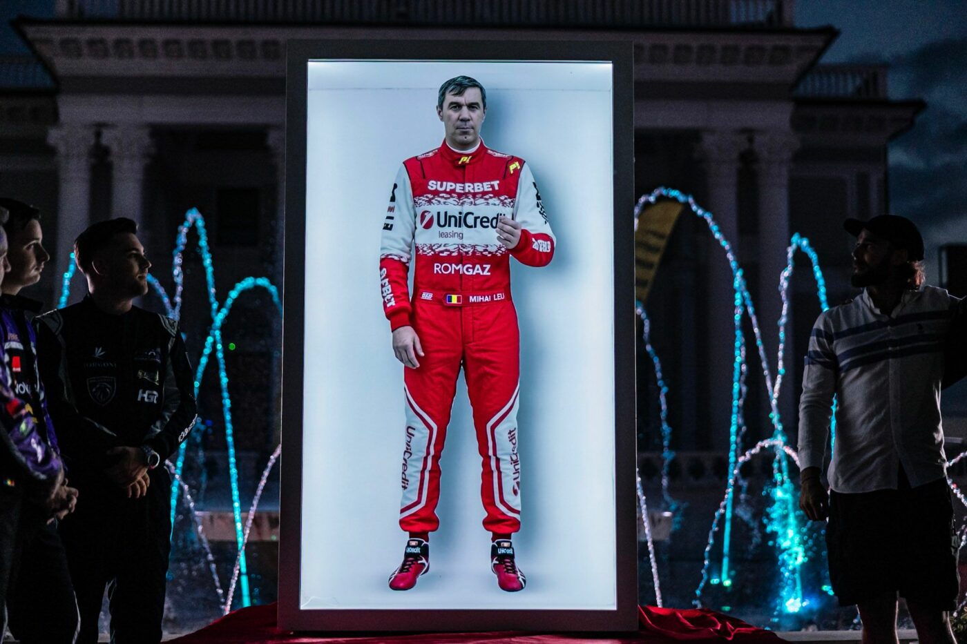 Imagini unice în sportul românesc: holograma lui Mihai Leu le-a vorbit piloților de super rally. „Nu mai sunt lângă voi în trup, ci doar așa”. EXCLUSIV