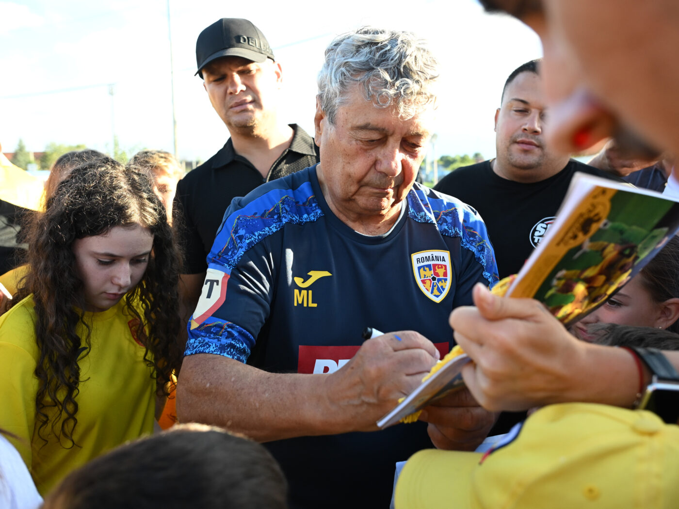 Inainte-de-Romania-Canada-selectionerul-a-avut-o-reactie-fabuloasa-despre-Mircea-Lucescu.-„Wow-Eu-nu-vreau-asta-1400x1050.jpg