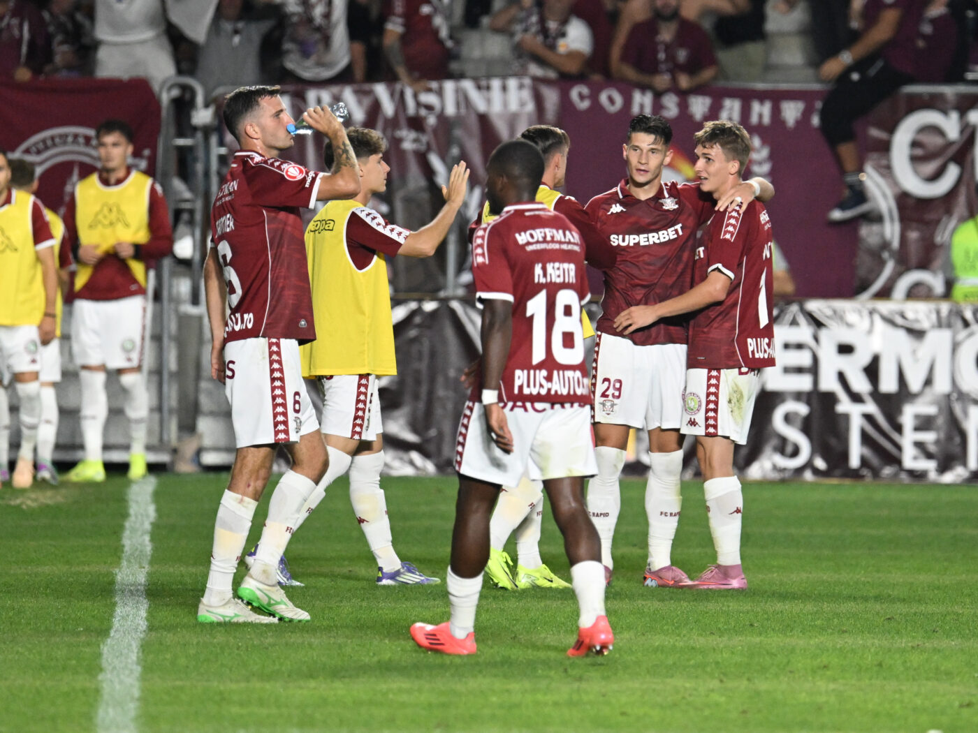Joacă titular la Rapid, dar e fan declarat Ajax Amsterdam! „Am stat 9 ani și am învățat aproape tot ce știu acolo”. EXCLUSIV