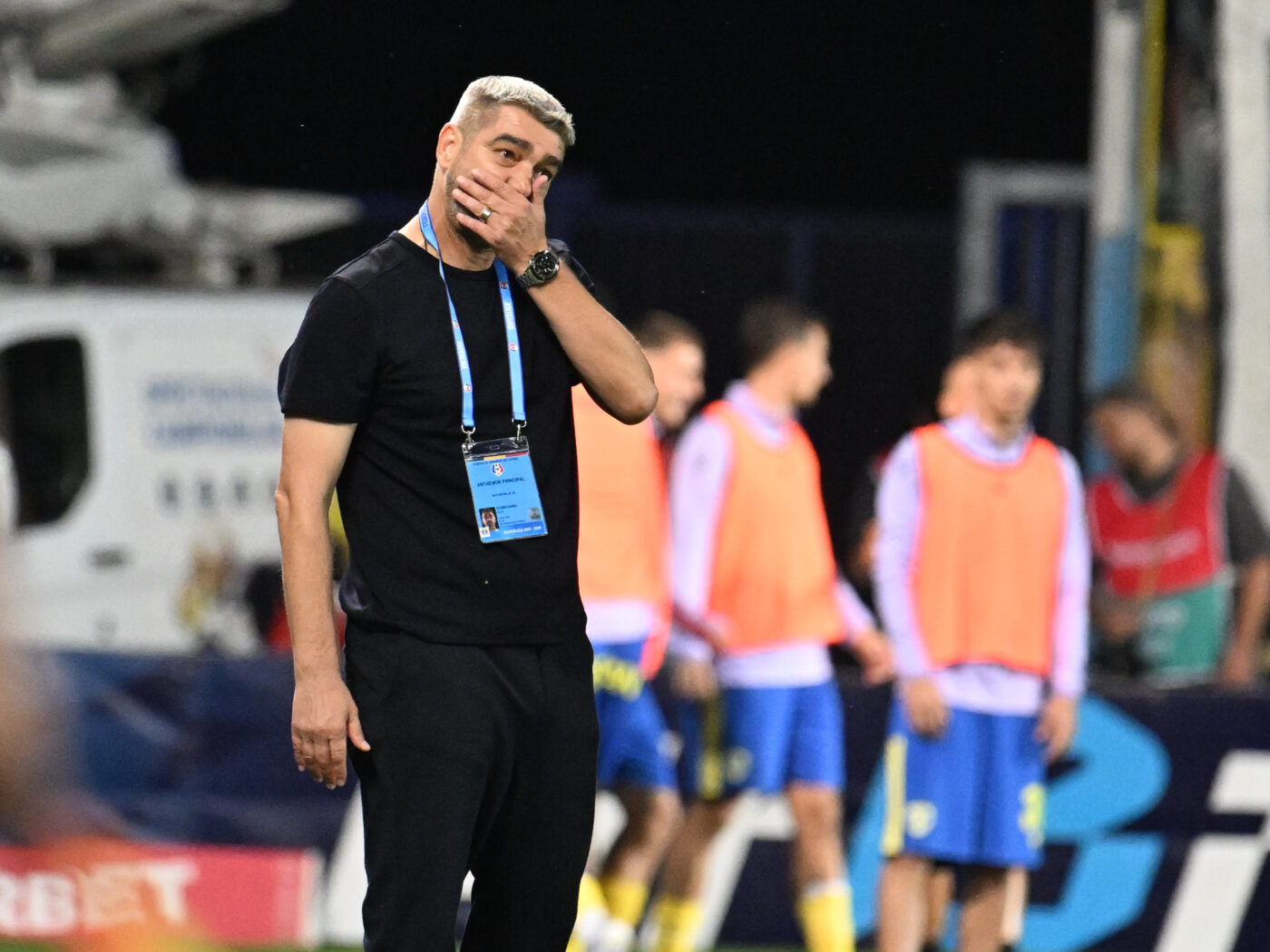 Liviu Ciobotariu și-a făcut praf echipa și e la un pas de demitere după 0-3 cu Dinamo: „O umilință, rușine! Voi discuta cu conducerea”
