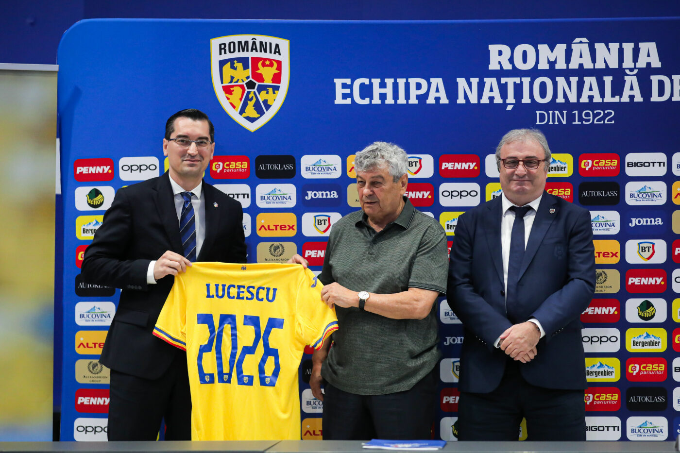 MIRCEA-LUCESCU-SELECTIONER-AL-ECHIPEI-DE