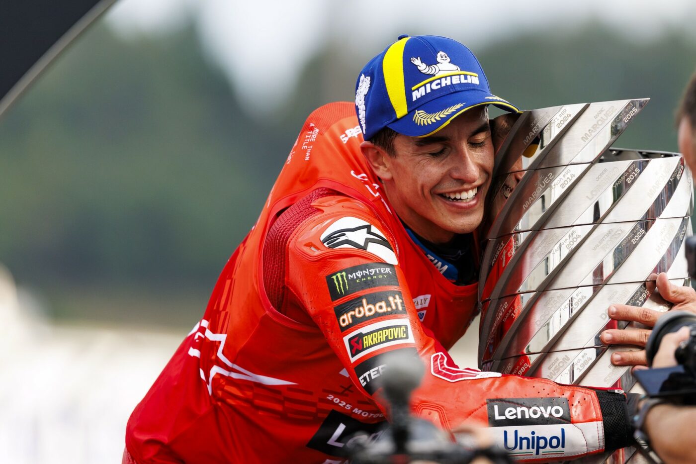 Marc-Marquez-a-scris-istorie-a-castigat-al-7-lea-titlu-in-Moto-GP-si-al-9-lea-in-total-1400x933.jpg