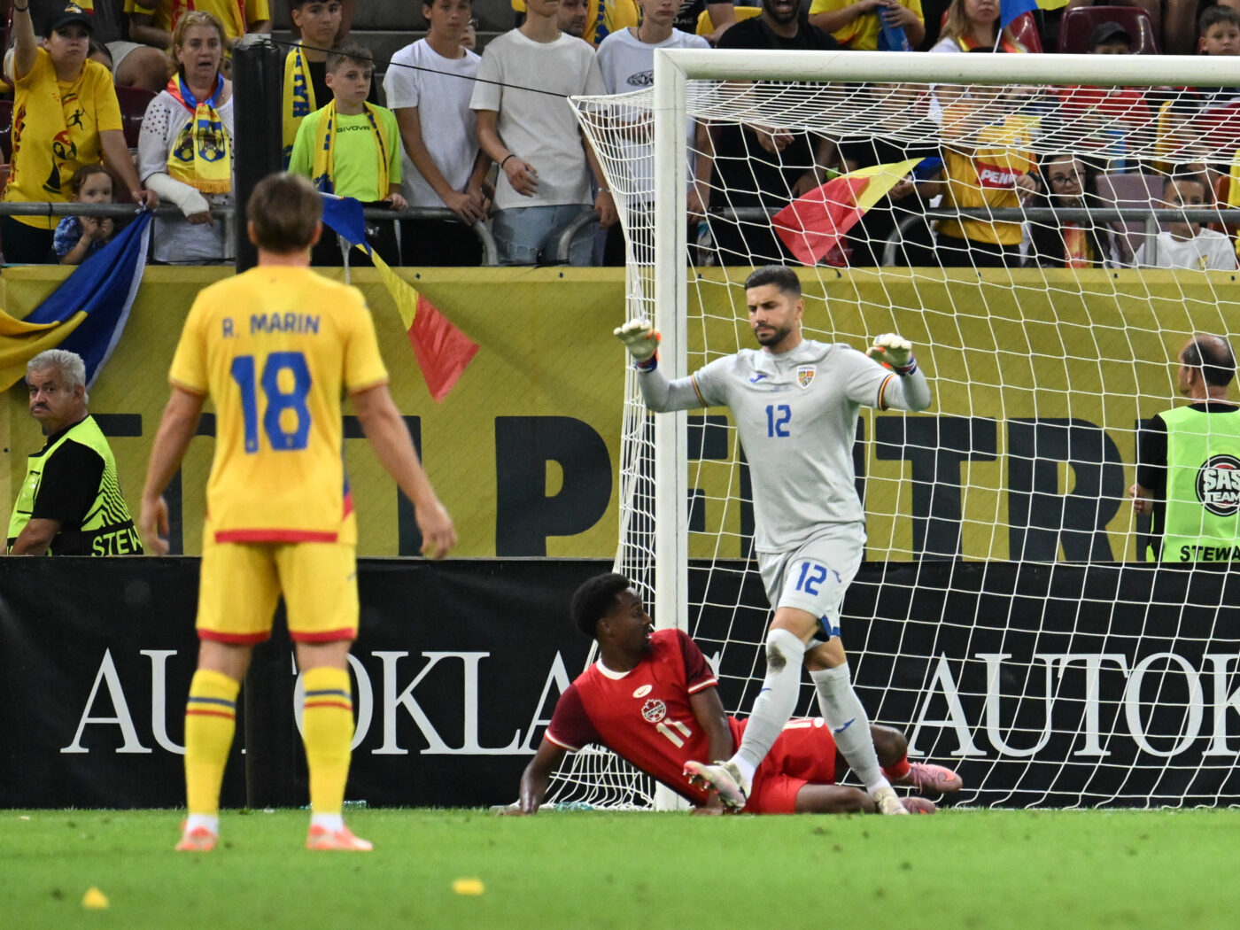 Mircea Lucescu kritičen do Horațiuja Moldovana po napakah na tekmi Romunija-Kanada