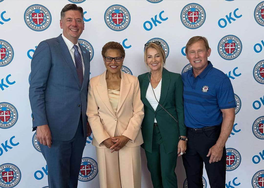 Nadia-Comaneci-este-un-simbol-pentru-americani.-Mesajul-primarului-orasului-Los-Angeles-care-va-organiza-Jocurile-Olimpice-din-2028-dupa-intalnirea-cu-Zeita-romanca.jpg