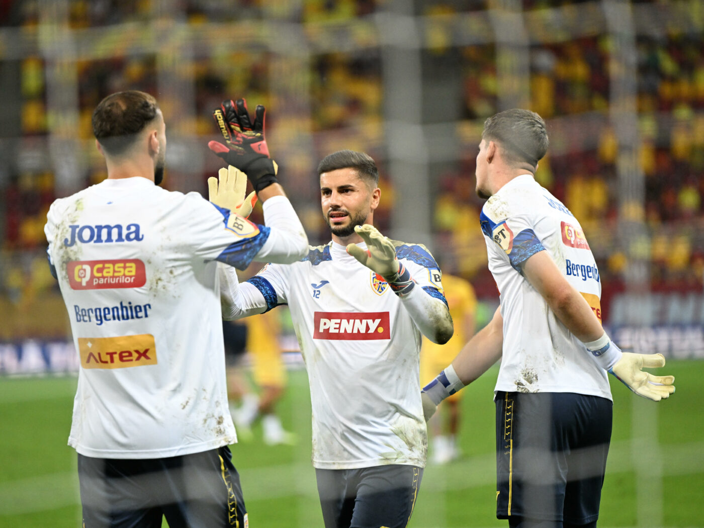 Omul-care-a-vazut-primii-pasi-in-fotbal-facuti-de-Horatiu-Moldovan-verdict-despre-portarul-Romaniei-1400x1050.jpg
