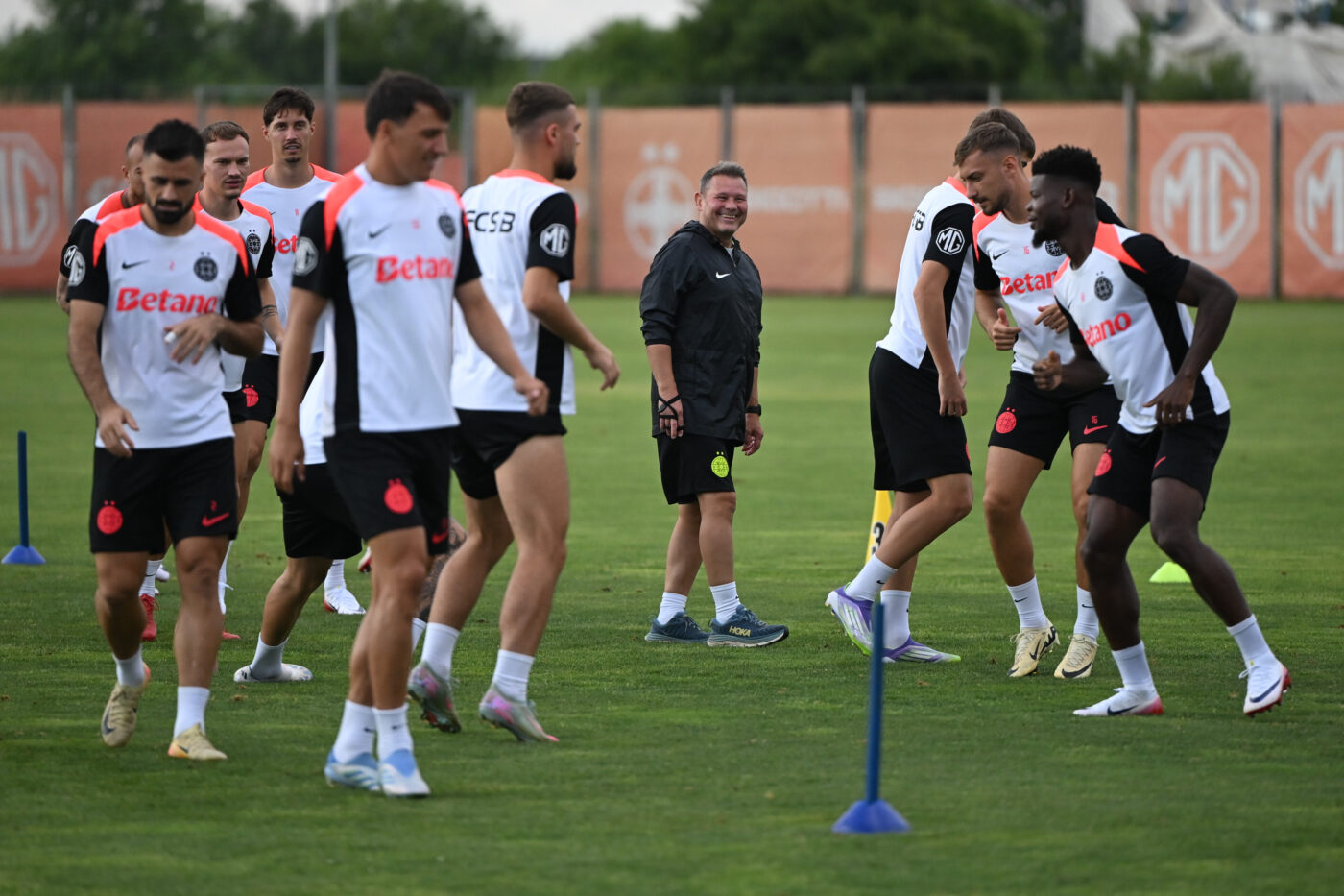 Omul cu putere uriaşă la FCSB a comparat-o pe campioana României cu Borussia Dortmund din vremea lui Klopp: „Asta mi-a zis”