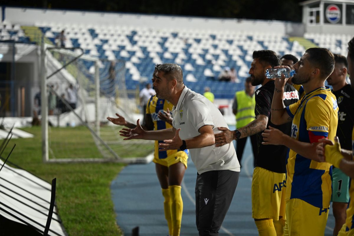 Presiune pentru Liviu Ciobotariu! Capitolul la care Petrolul este cea mai slabă echipă din campionat. ANALIZĂ