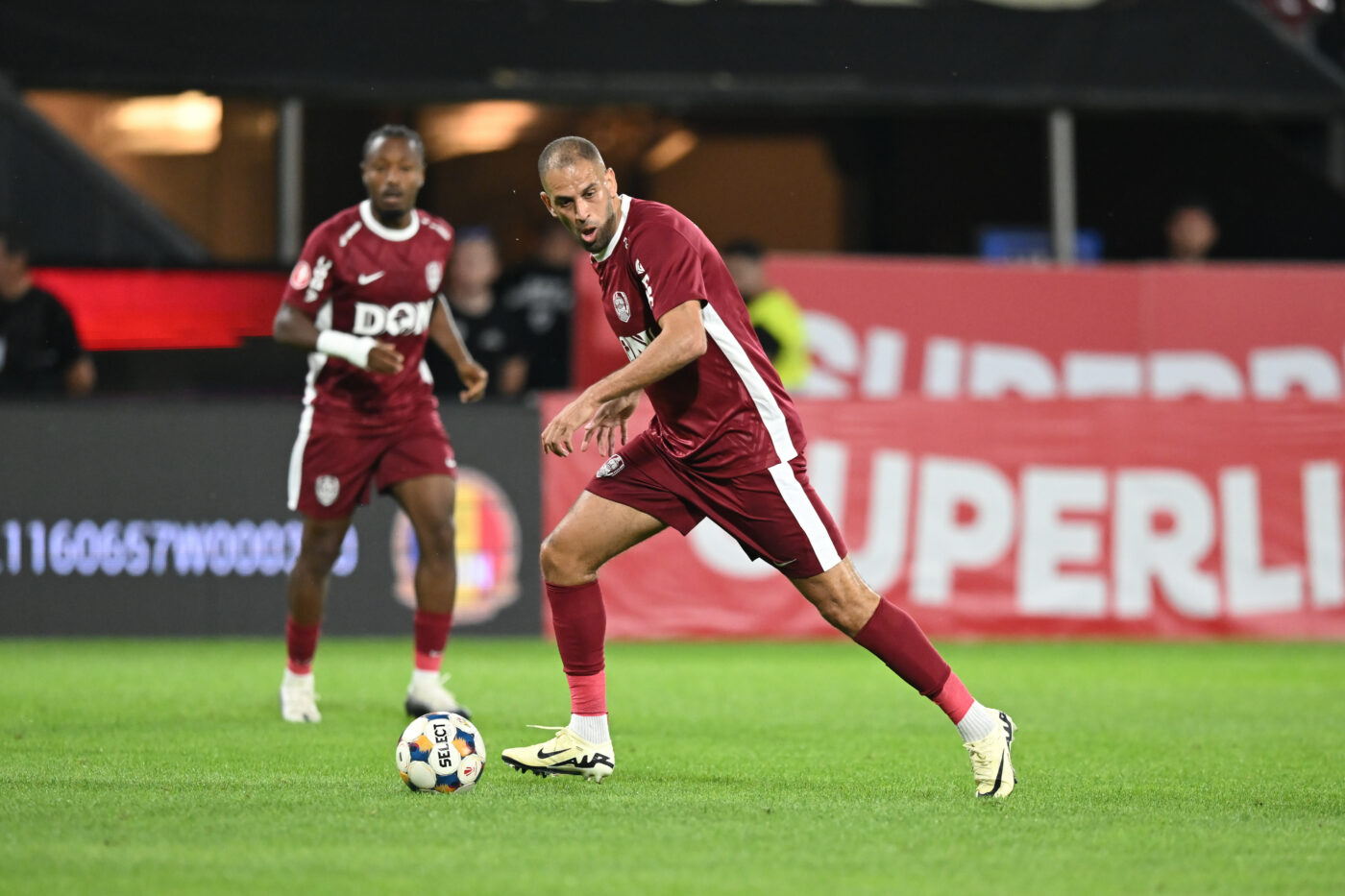 Record în Superliga: Slimani de la CFR Cluj, cel mai vârstnic debutant străin! Lista celor 10 algerieni care au jucat în România. SPECIAL