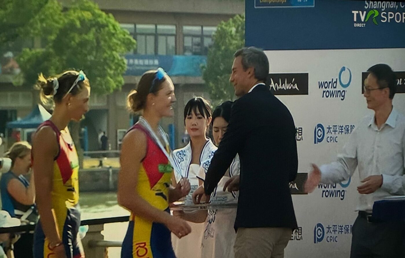 România a mai luat două medalii de argint la Campionatele Mondiale din China. Echipajele de 4 rame feminin și 4 rame masculin au terminat pe locurile secunde