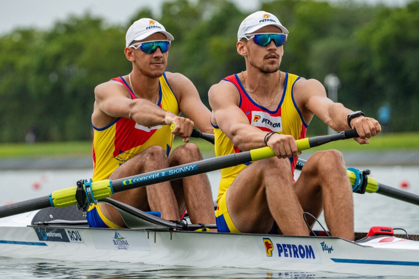 Romania-face-show-la-Campionatele-Mondiale-de-Canotaj-din-Shanghai-argint-pentru-Florin-Lehaci-si-Florin-Arteni-la-dublu-rame-masculin--1400x933.jpg