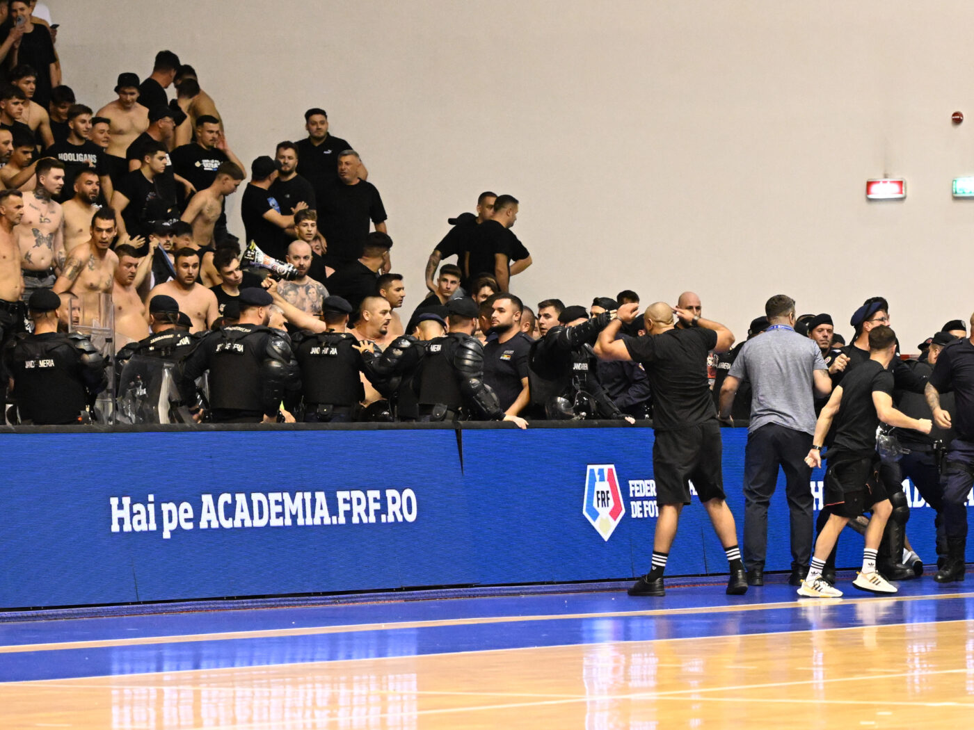 S-au anunţat măsurile dure luate imediat după scandalul monstru declanșat de ultrași la meciul de futsal România – Ungaria, de la Craiova
