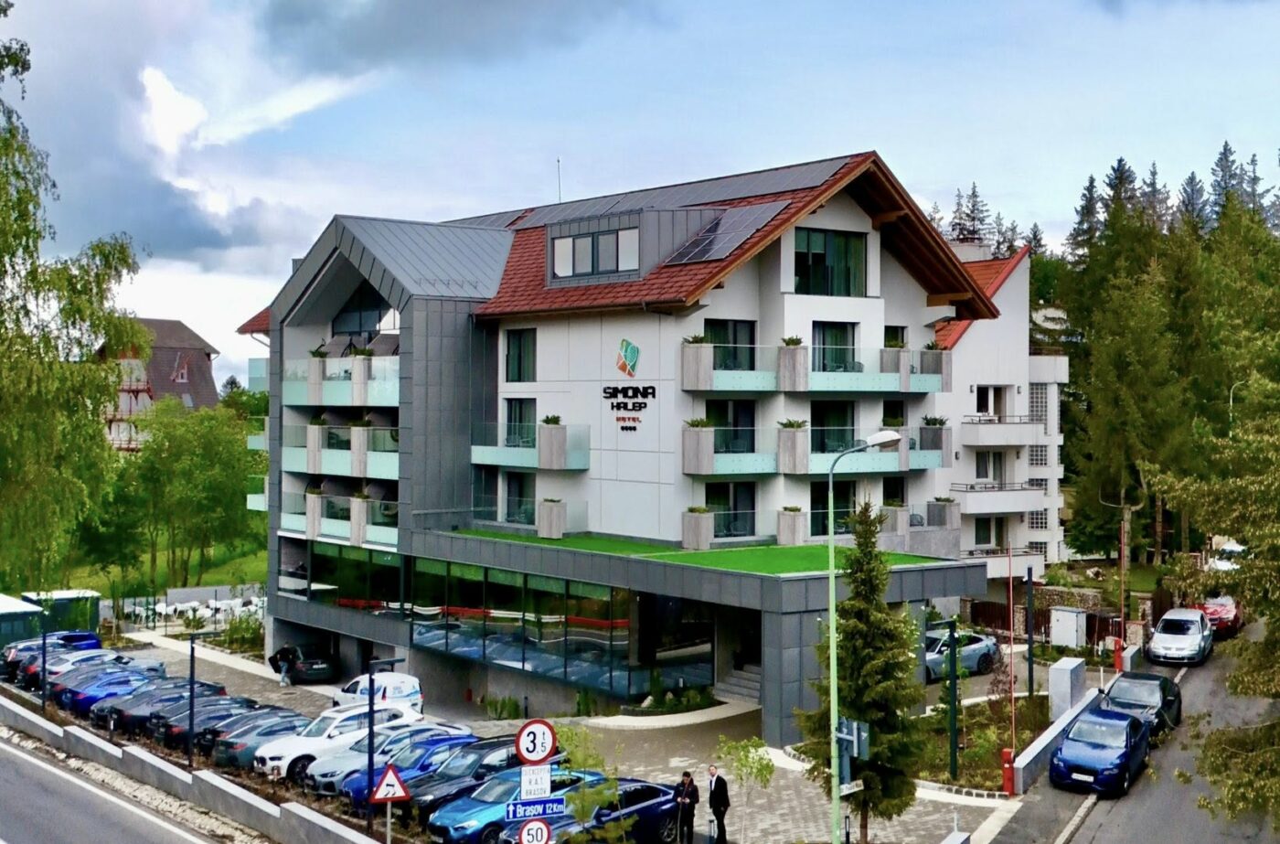 Simona-Halep-are-preturi-doar-pentru-cei-instariti-la-hotelul-din-Poiana-Brasov.-Cat-costa-o-camera-in-decembrie-e1758531842825-1400x923.jpg
