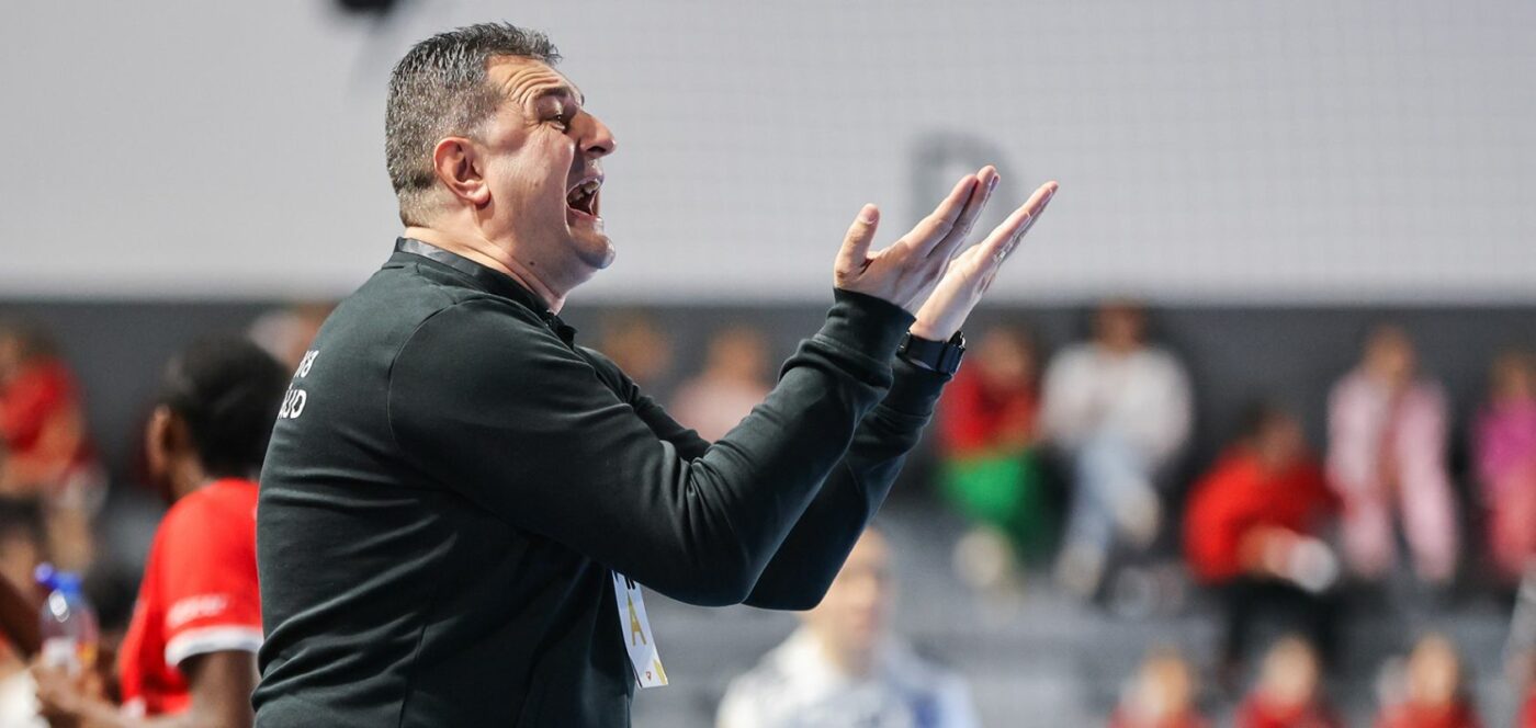 Soc-Selectionerul-Romaniei-si-a-dat-demisia-cu-doua-luni-inainte-de-Campionatul-Mondial-1-1400x664.jpg