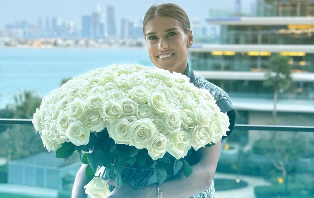 Sorana-Cirstea-aparitie-relaxata-intr-o-rochie-de-3500-de-euro-Cat-au-costat-o-bratara-Cartier-si-geanta-pe-iubita-lui-Ion-Ion-Tiriac.jpg