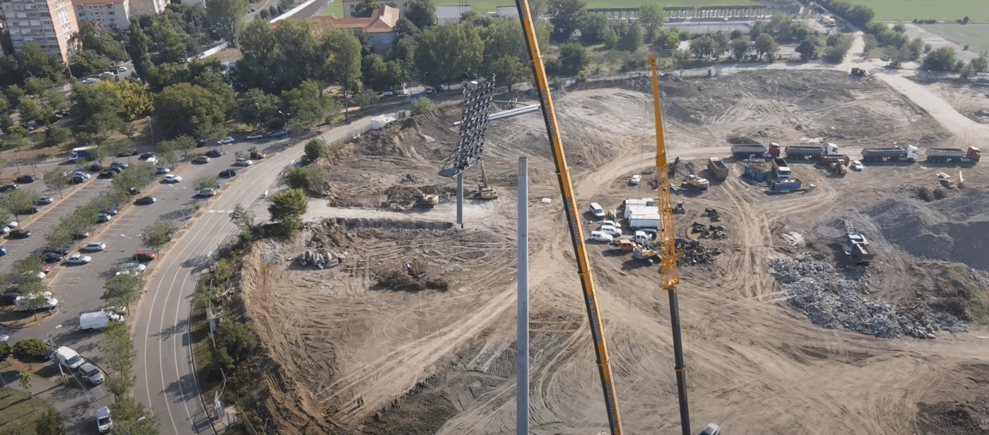 Stadionul de 140 de milioane de euro din inima României e din ce în ce mai aproape de a fi construit. S-au demontat stâlpii de nocturnă de la vechea şi legendara arenă