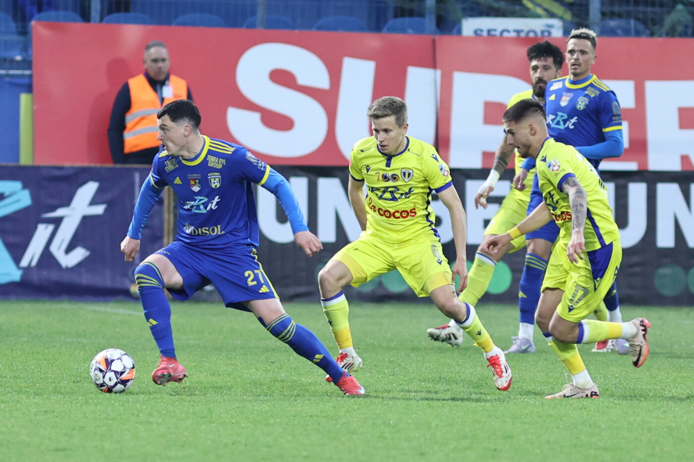 Unirea Slobozia – Petrolul Ploiești, ora 16:00, Live Text Online în etapa 10 din Superliga României. „Lupii galbeni” caută a doua victorie a sezonului. Echipele de start
