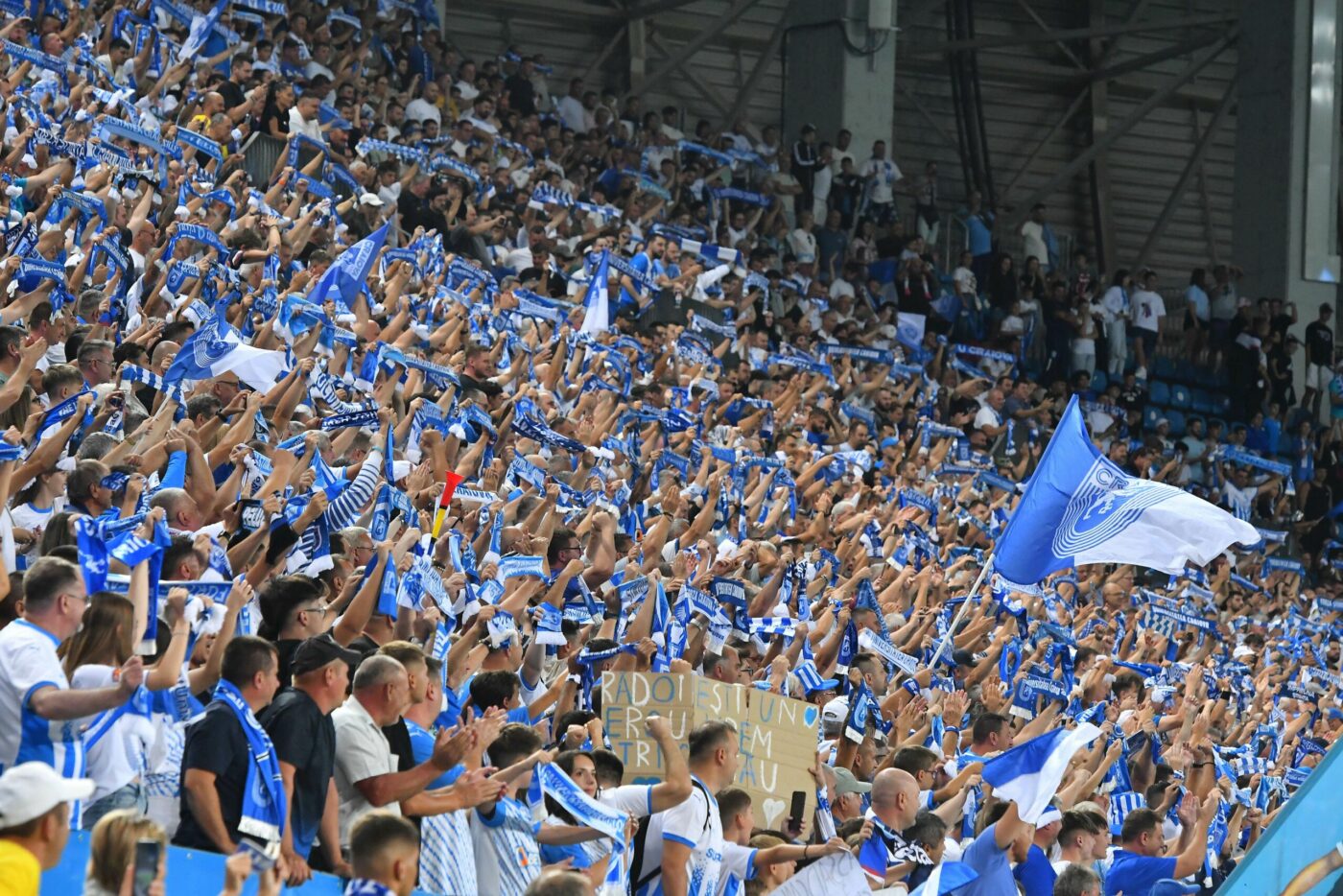 Universitatea Craiova a scăpat doar cu amendă de la UEFA şi va pune în vânzare pachetele pentru meciurile din grupa Conference League. Clubul din Bănie vrea să se vândă bere pe stadioane